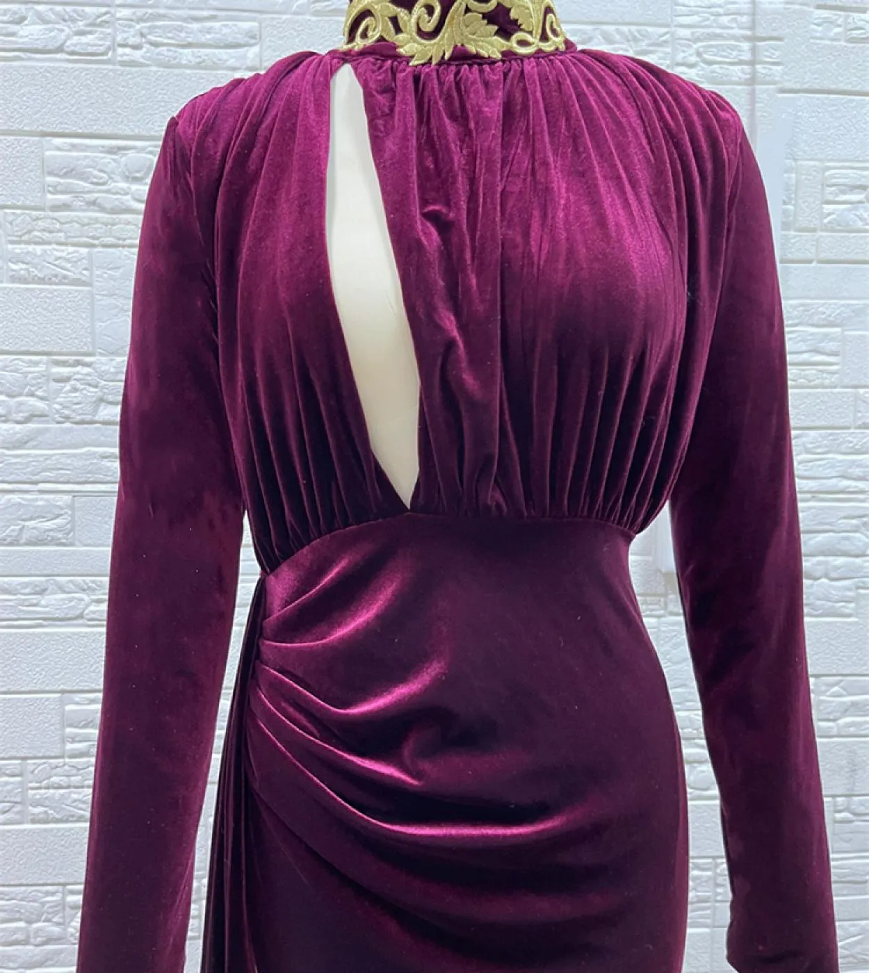 Abiti da spettacolo di bellezza con spacco alto invernale Abito formale in velluto Moda scava fuori manica lunga Elegante celebr