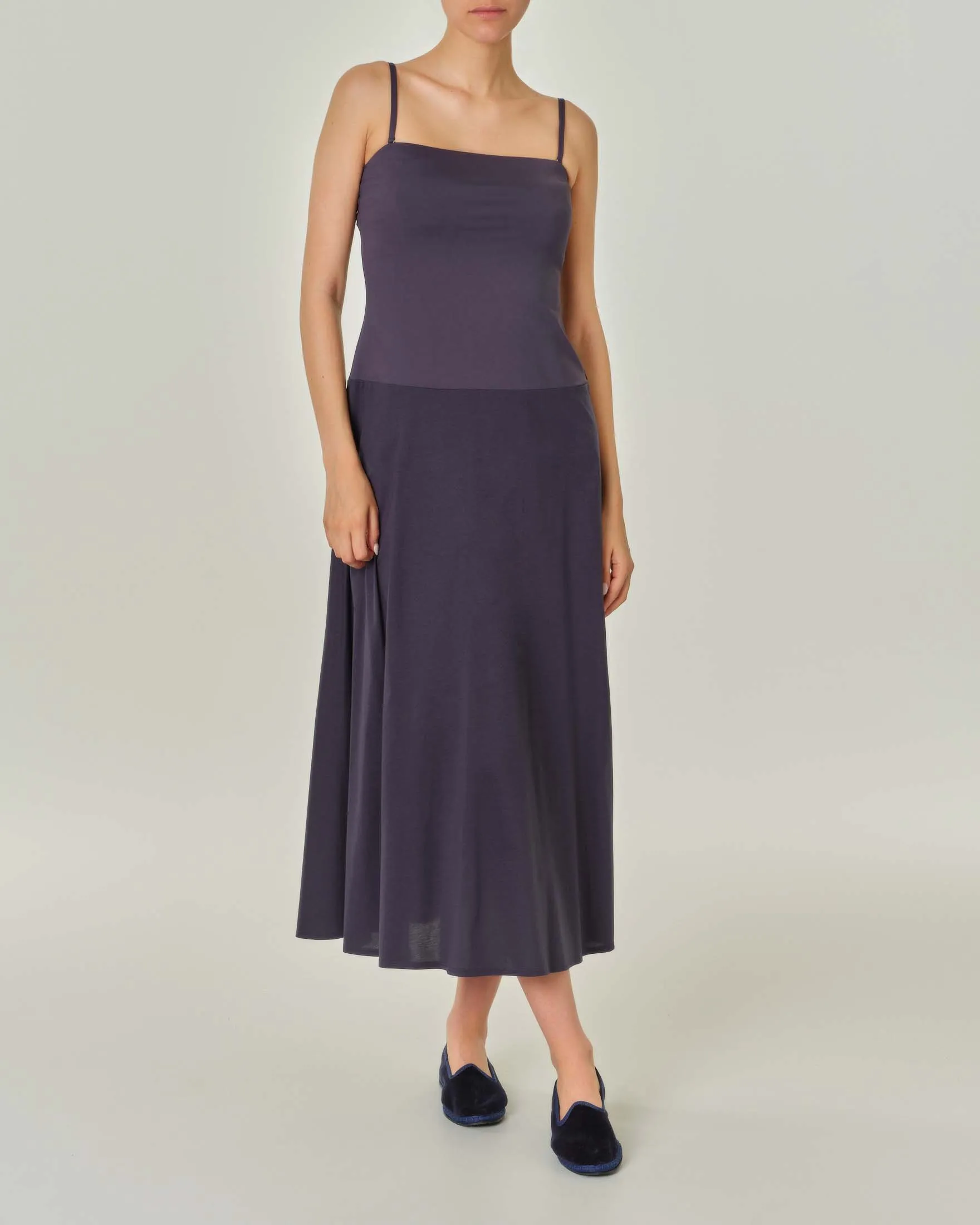 Abito lungo grigio grafite in jersey di Lycra® e cotone con scollo off shoulder