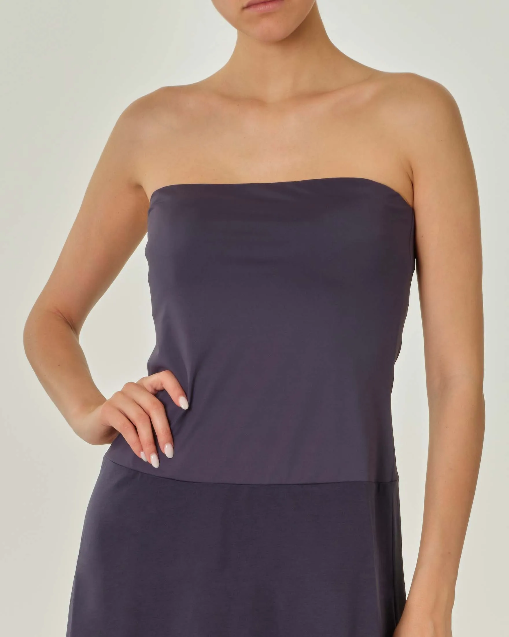 Abito lungo grigio grafite in jersey di Lycra® e cotone con scollo off shoulder