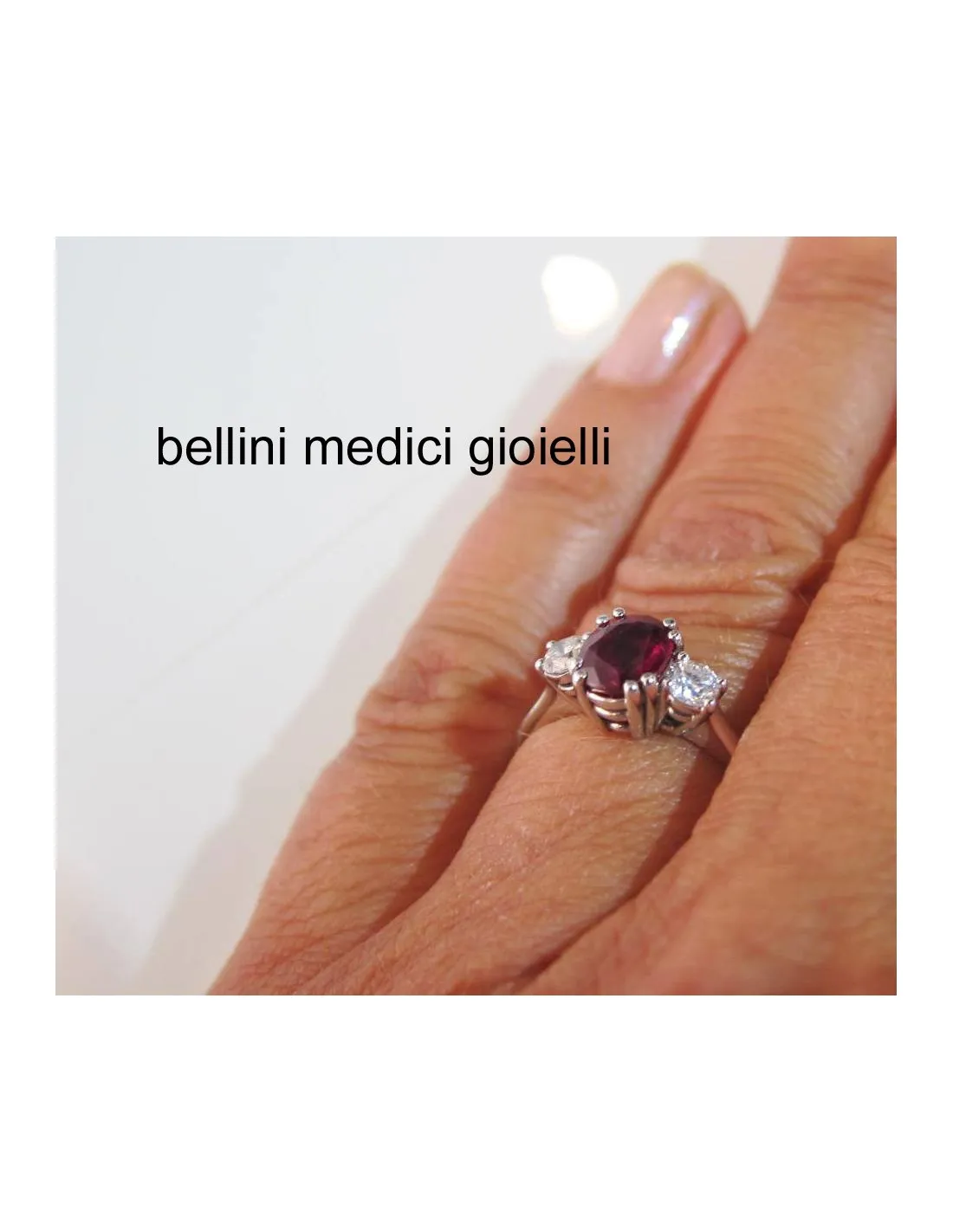 Anello da fidanzamento con rubino e brillanti