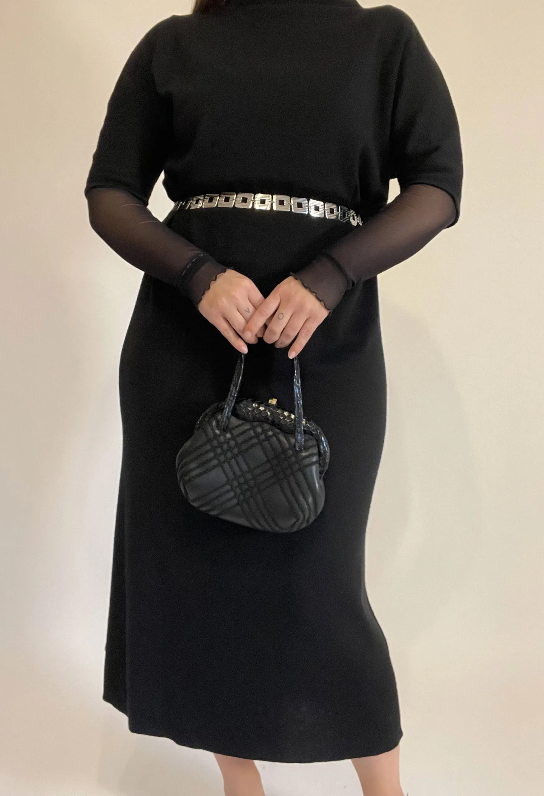 Borsina nera vintage in pelle, passamaneria e rettile