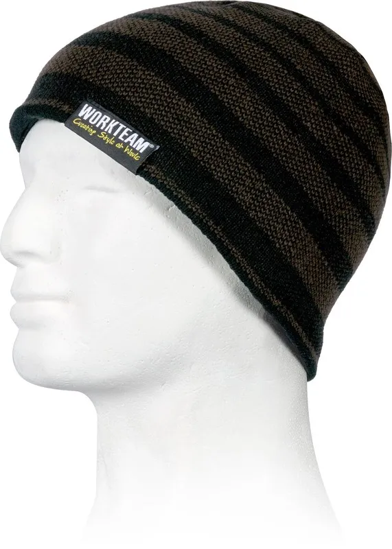 Cappello lavorato a maglia con strisce marrone nero