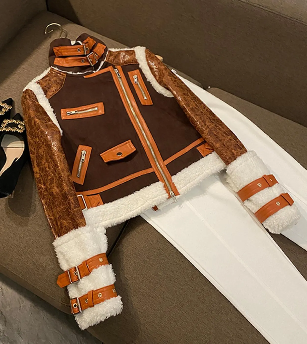 Cappotto invernale di design di alta qualità più nuovo Cappotto classico da donna con bottoni a forma di leone Fodera in pellicc