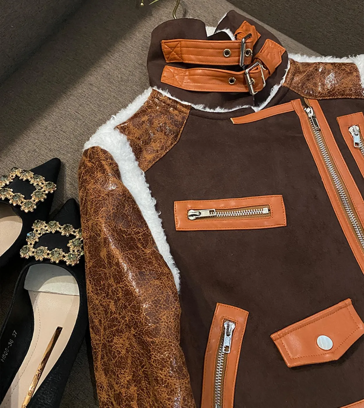 Cappotto invernale di design di alta qualità più nuovo Cappotto classico da donna con bottoni a forma di leone Fodera in pellicc