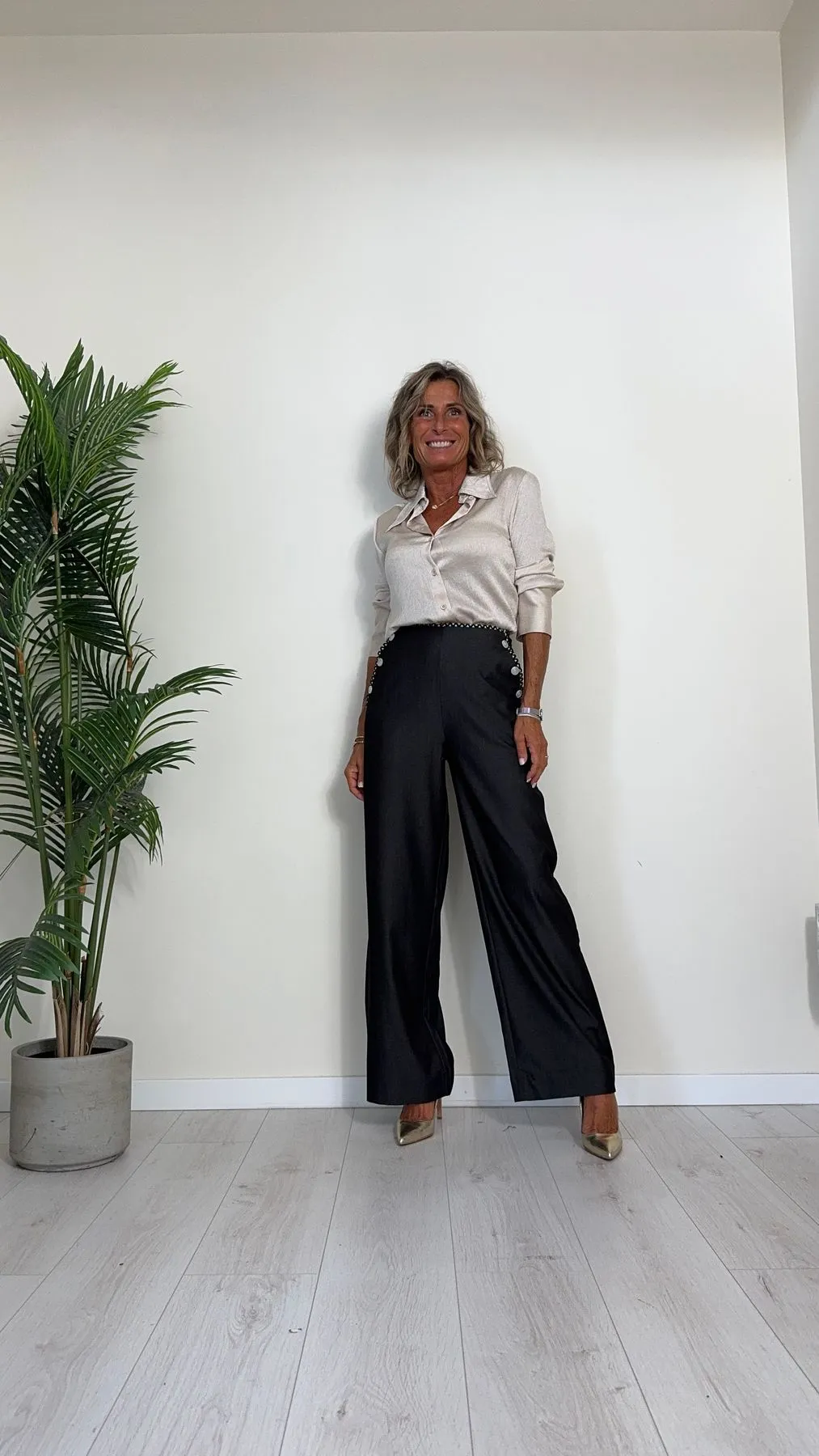 DAFNE - CHB7869P32 - PANTALONE PALAZZO IN POLIVISCOSA CON PASSAMANERIA E BOTTONI A VISTA, ZIP A SCOMPARSA SUL RETRO
