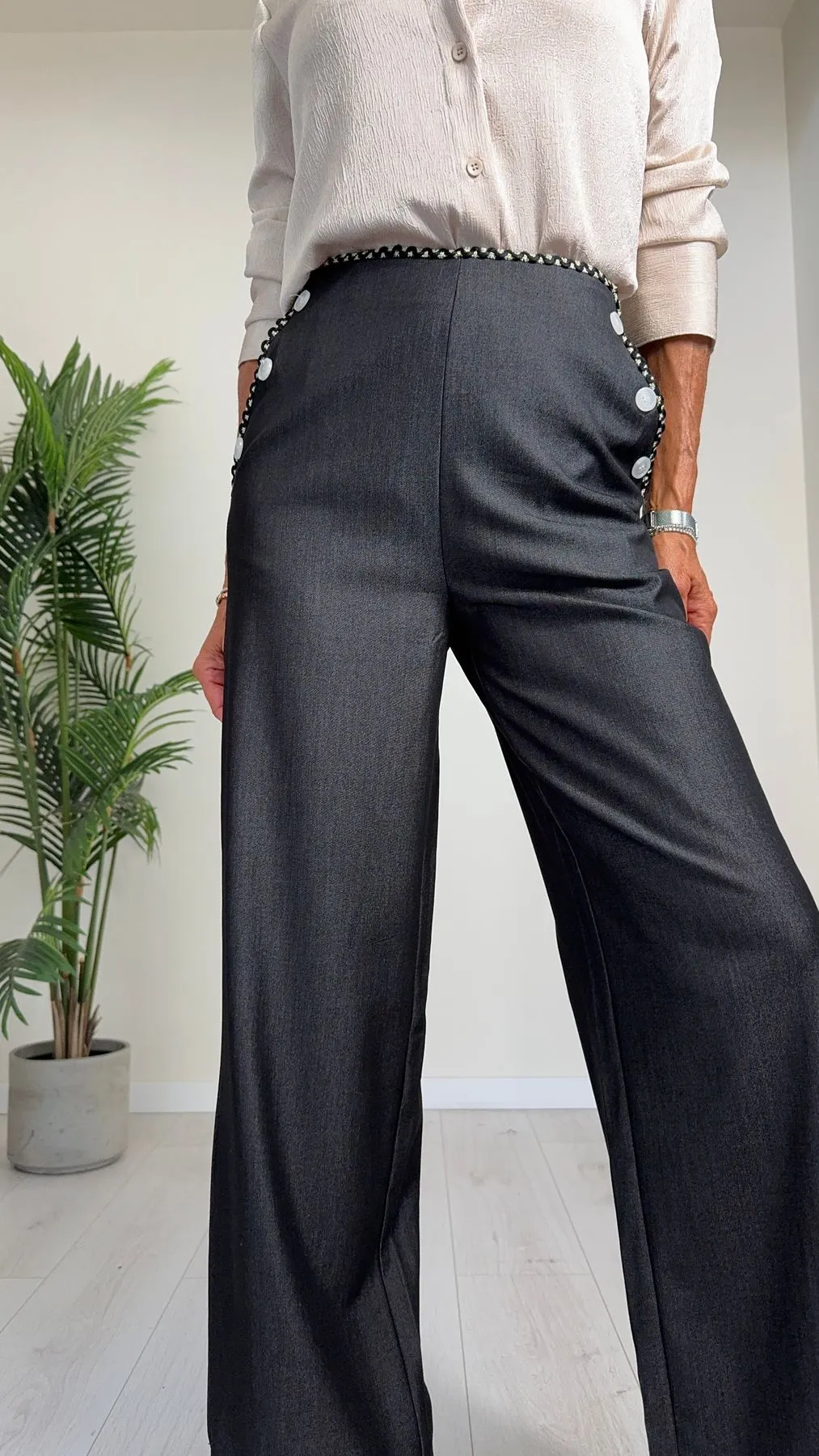 DAFNE - CHB7869P32 - PANTALONE PALAZZO IN POLIVISCOSA CON PASSAMANERIA E BOTTONI A VISTA, ZIP A SCOMPARSA SUL RETRO