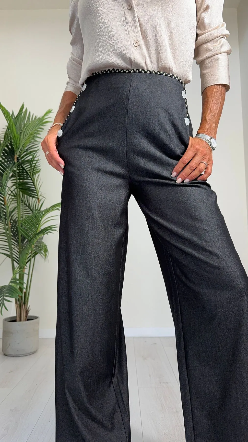 DAFNE - CHB7869P32 - PANTALONE PALAZZO IN POLIVISCOSA CON PASSAMANERIA E BOTTONI A VISTA, ZIP A SCOMPARSA SUL RETRO