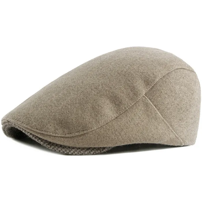 Elegante berretto invernale in lana con risvolto in fantasia check, foderato per pelli sensibili. Colore beige
