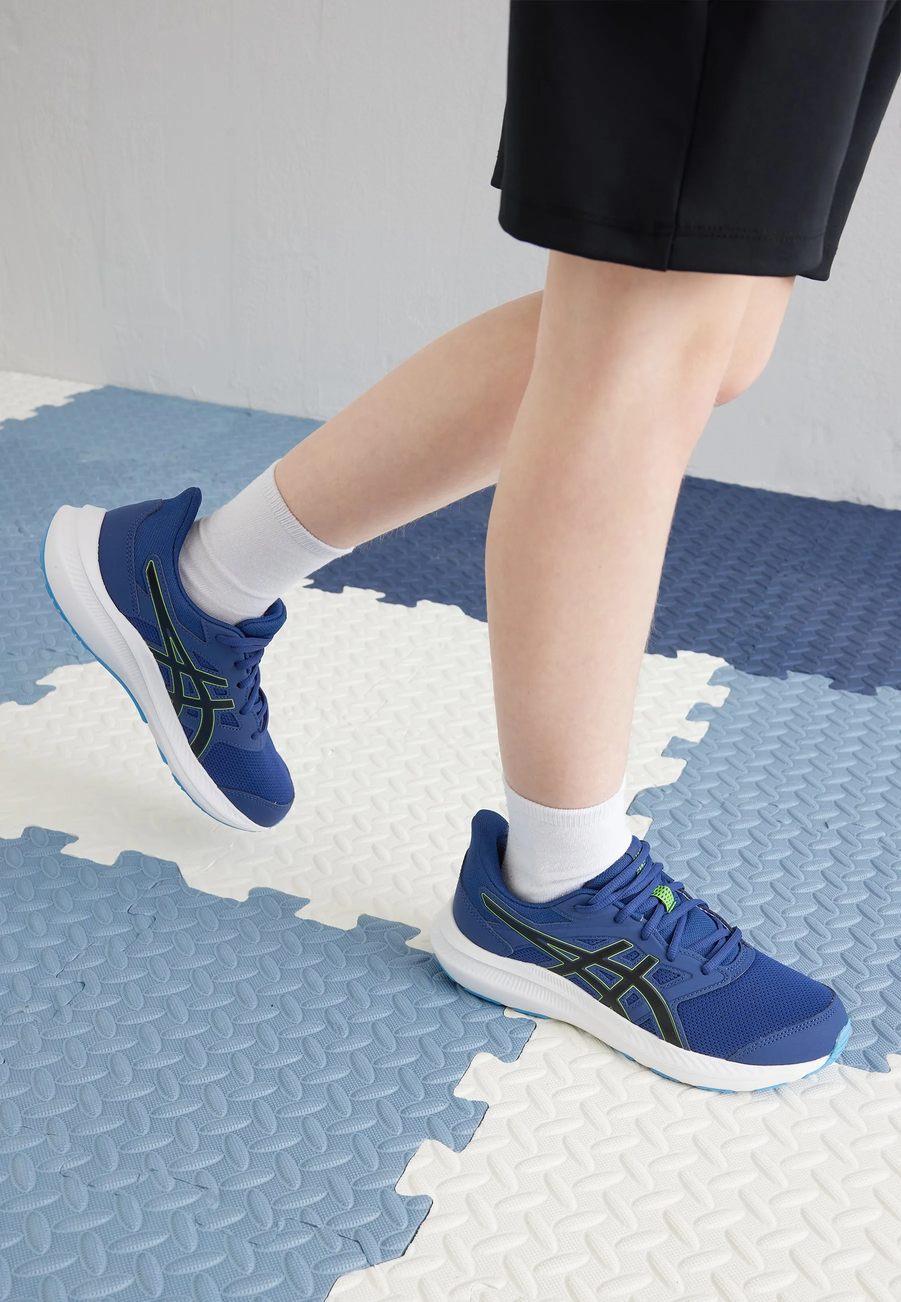 JOLT 4 UNISEX - Scarpe running neutre