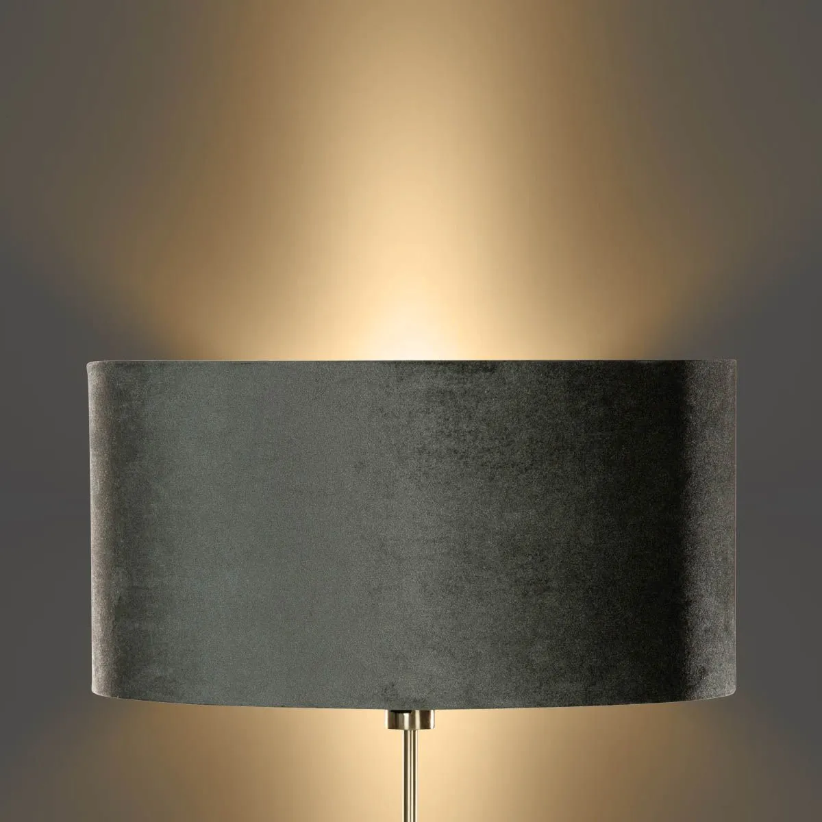Lampada da terra dorata con paralume ovale in velluto verde 50 cm - Parte