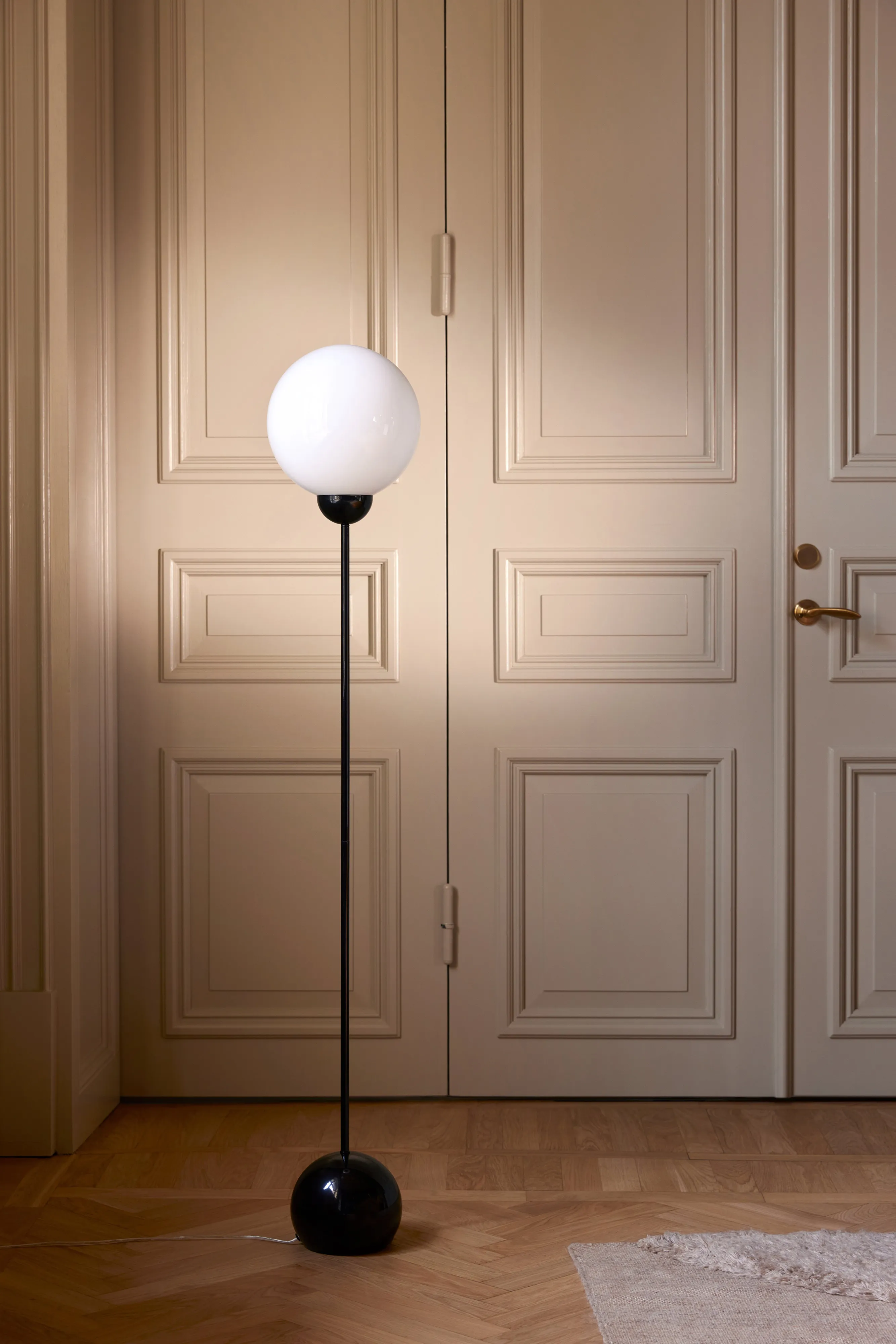 Lampada da terra Ripley.jo{font-size:18px}Blu