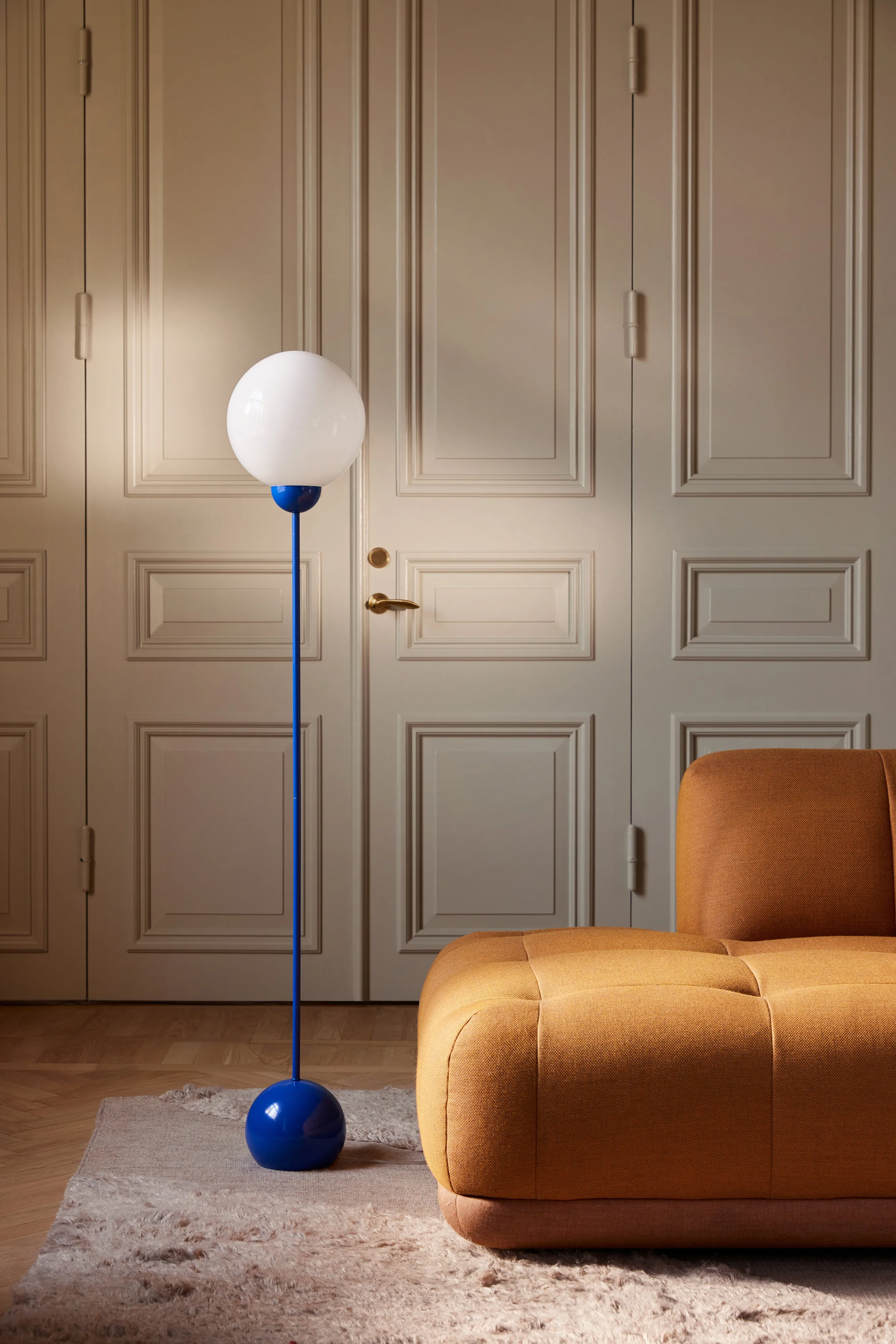 Lampada da terra Ripley.jo{font-size:18px}Blu