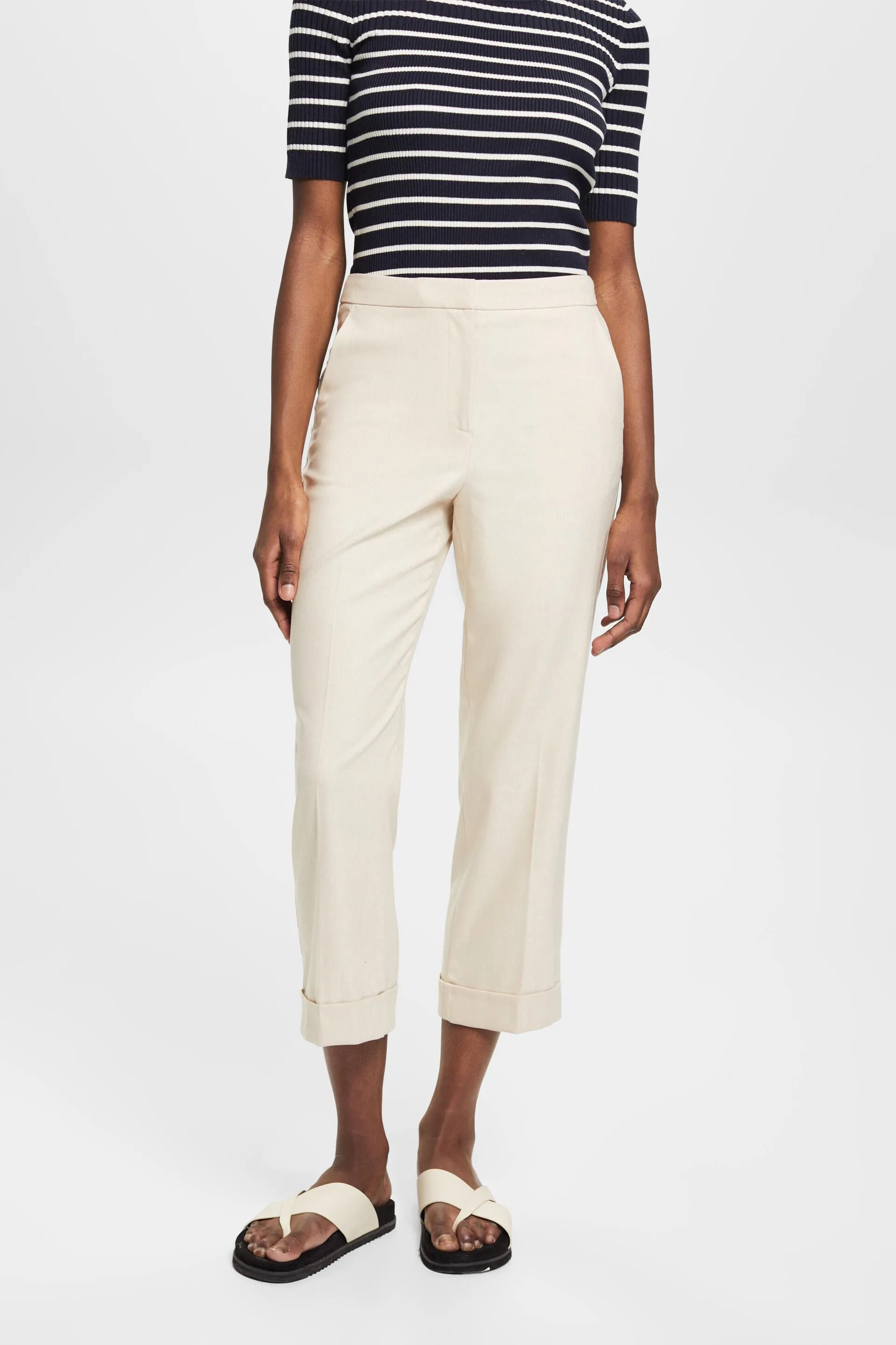 Pantaloni business dal taglio cropped e a vita alta