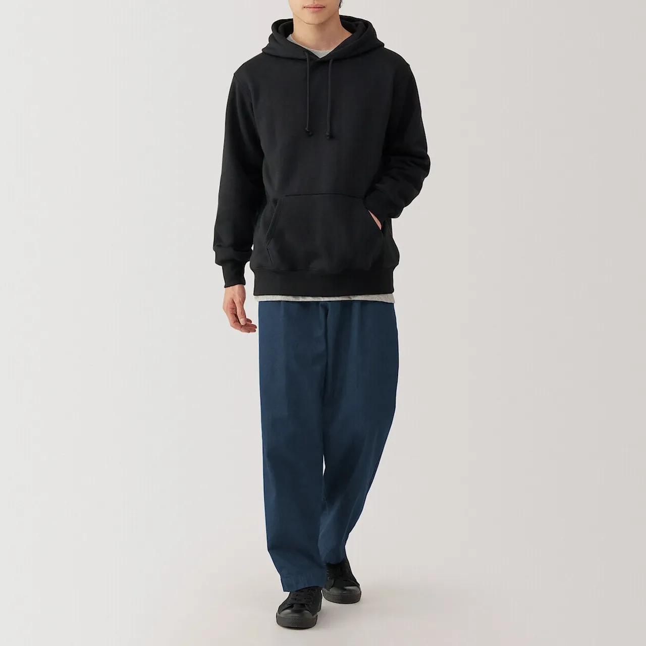 Pantaloni chino infigo da uomo a gamba larga con pieghe sul davanti