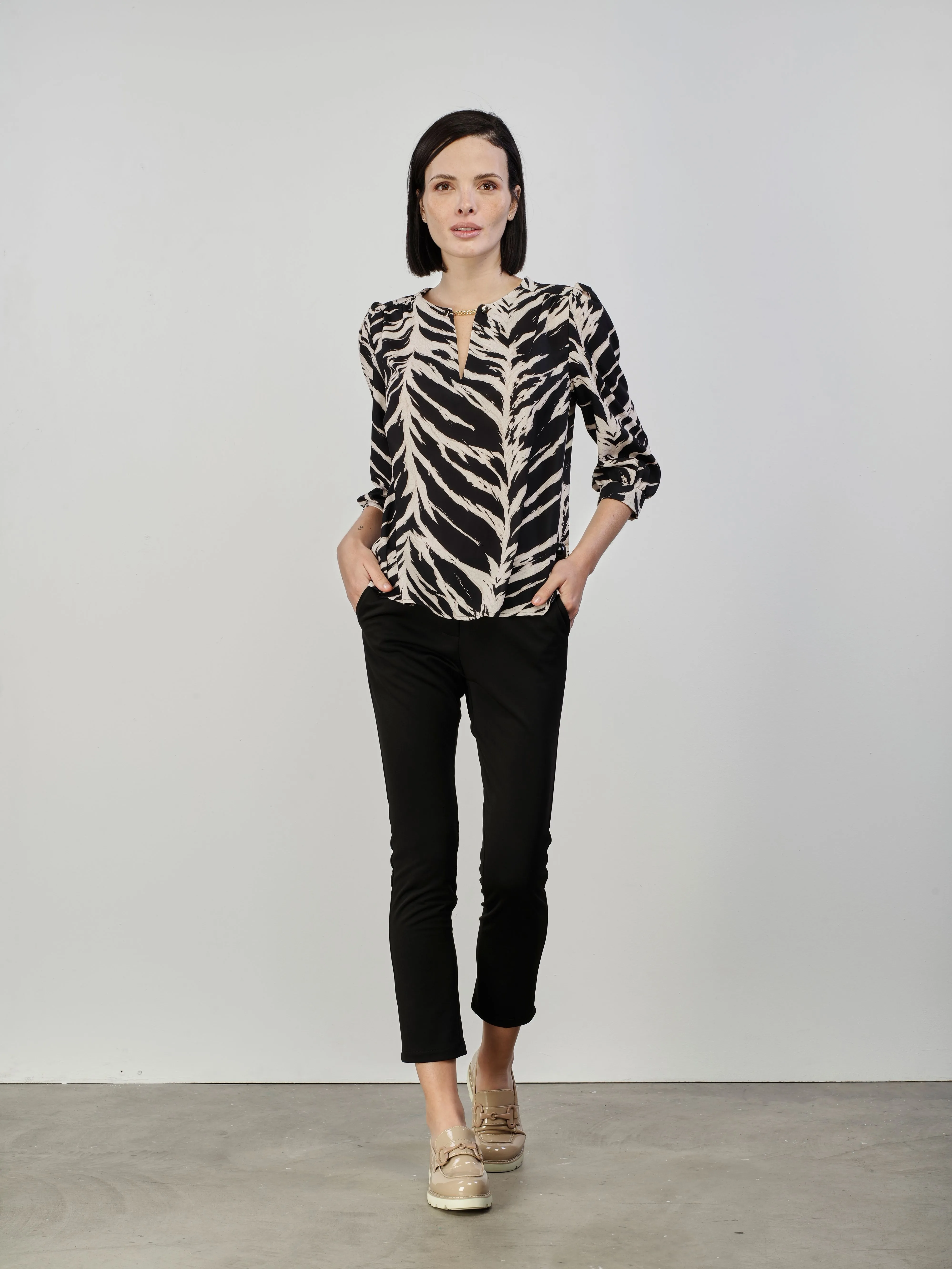 Pantaloni chino neri con tasche