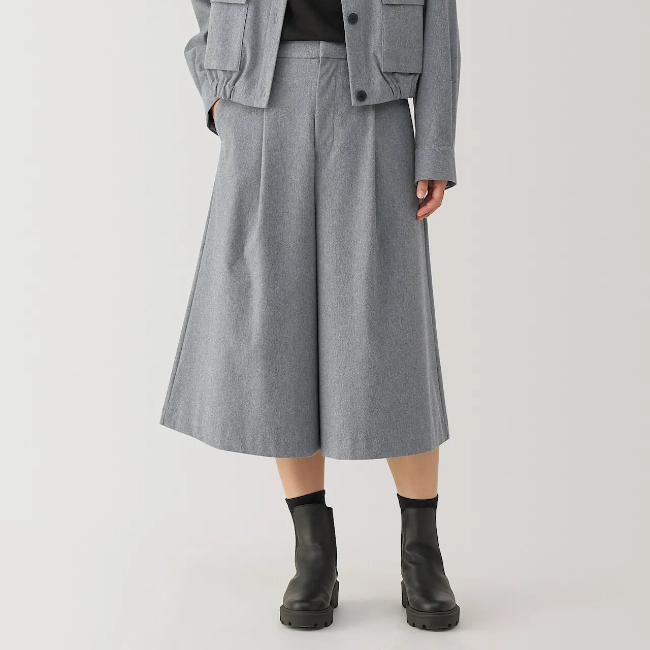 Pantaloni cropped a gamba larga elasticizzati e spazzolati da donna