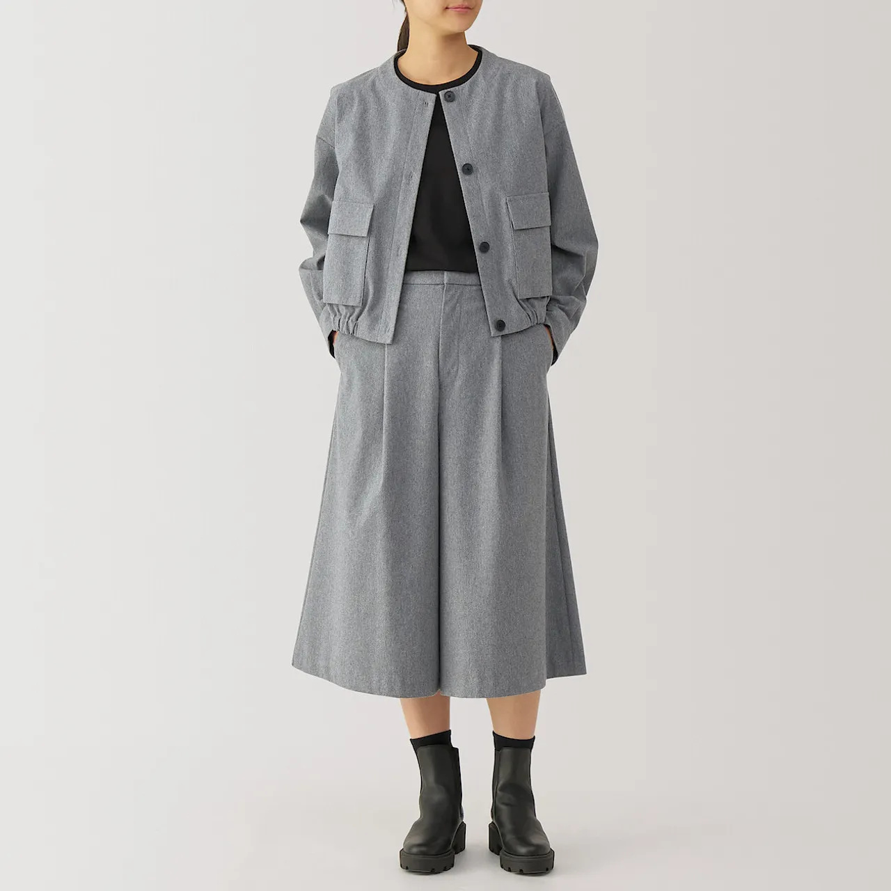 Pantaloni cropped a gamba larga elasticizzati e spazzolati da donna