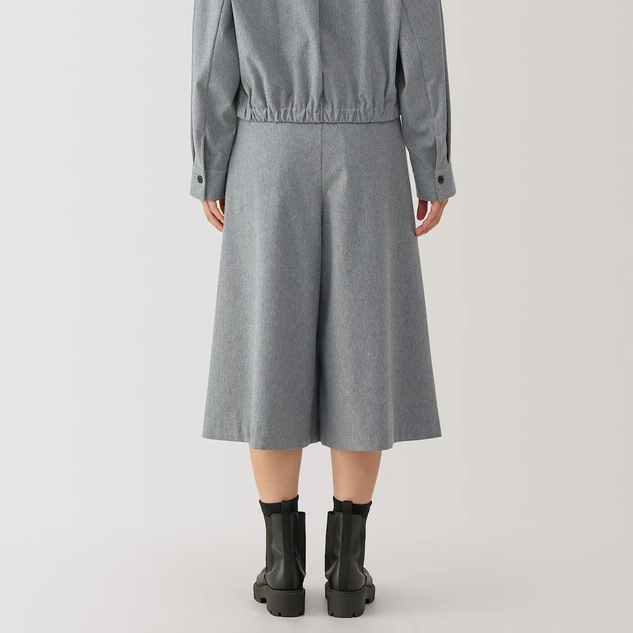 Pantaloni cropped a gamba larga elasticizzati e spazzolati da donna