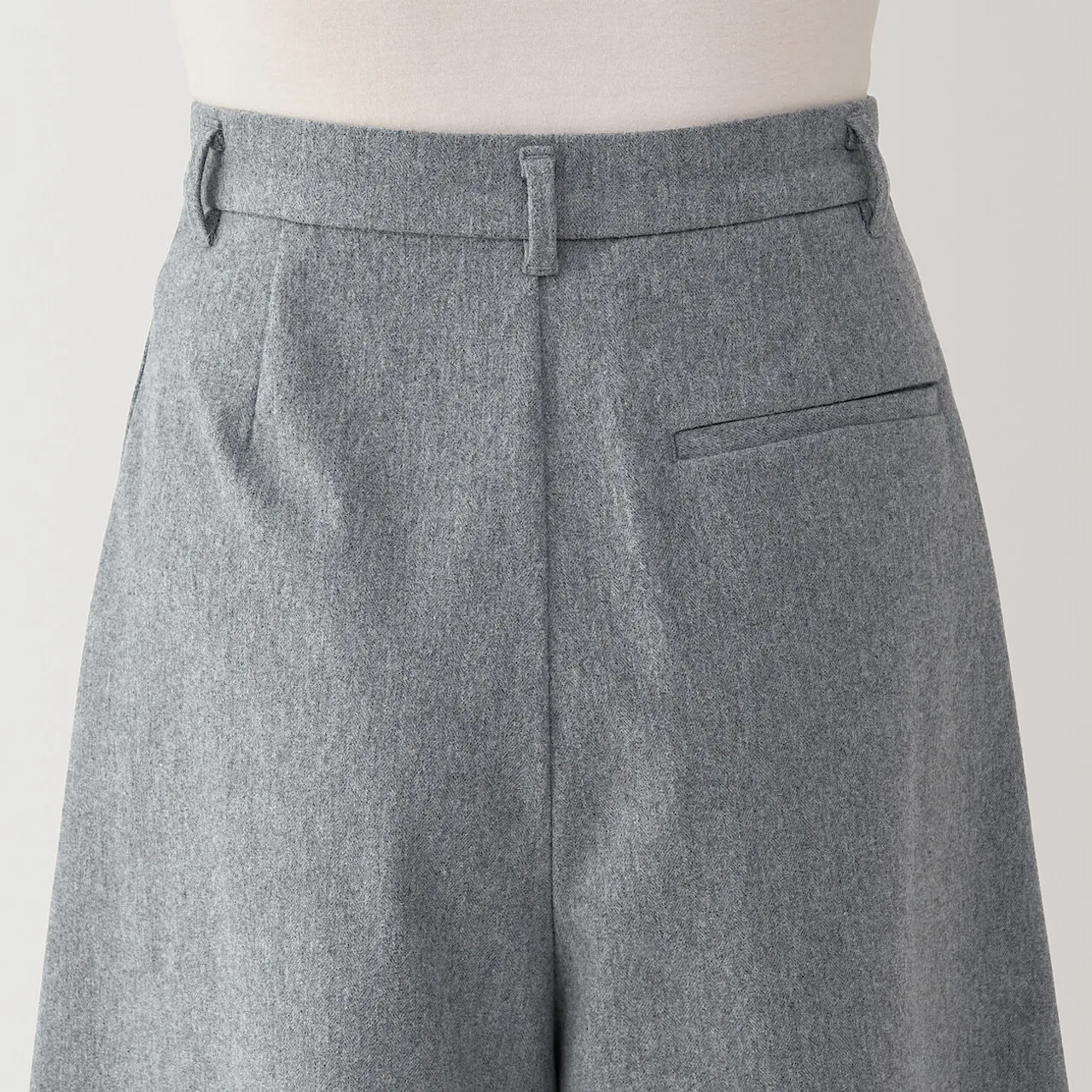 Pantaloni cropped a gamba larga elasticizzati e spazzolati da donna
