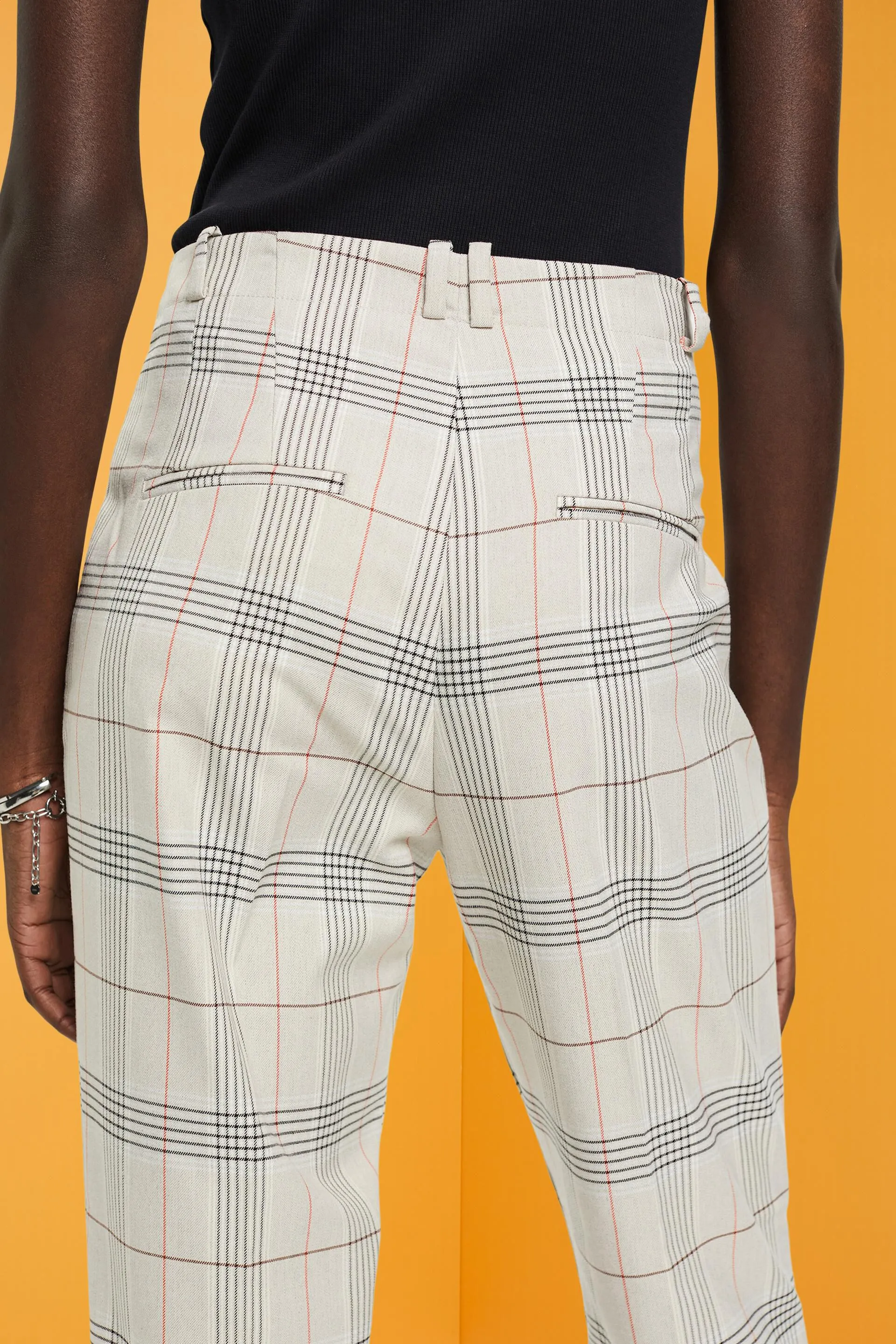 Pantaloni cropped a scacchi