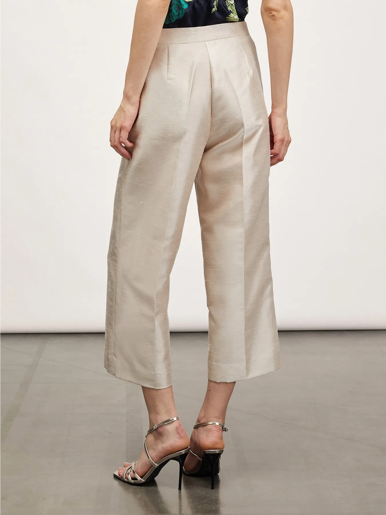 Pantaloni cropped effetto shantung