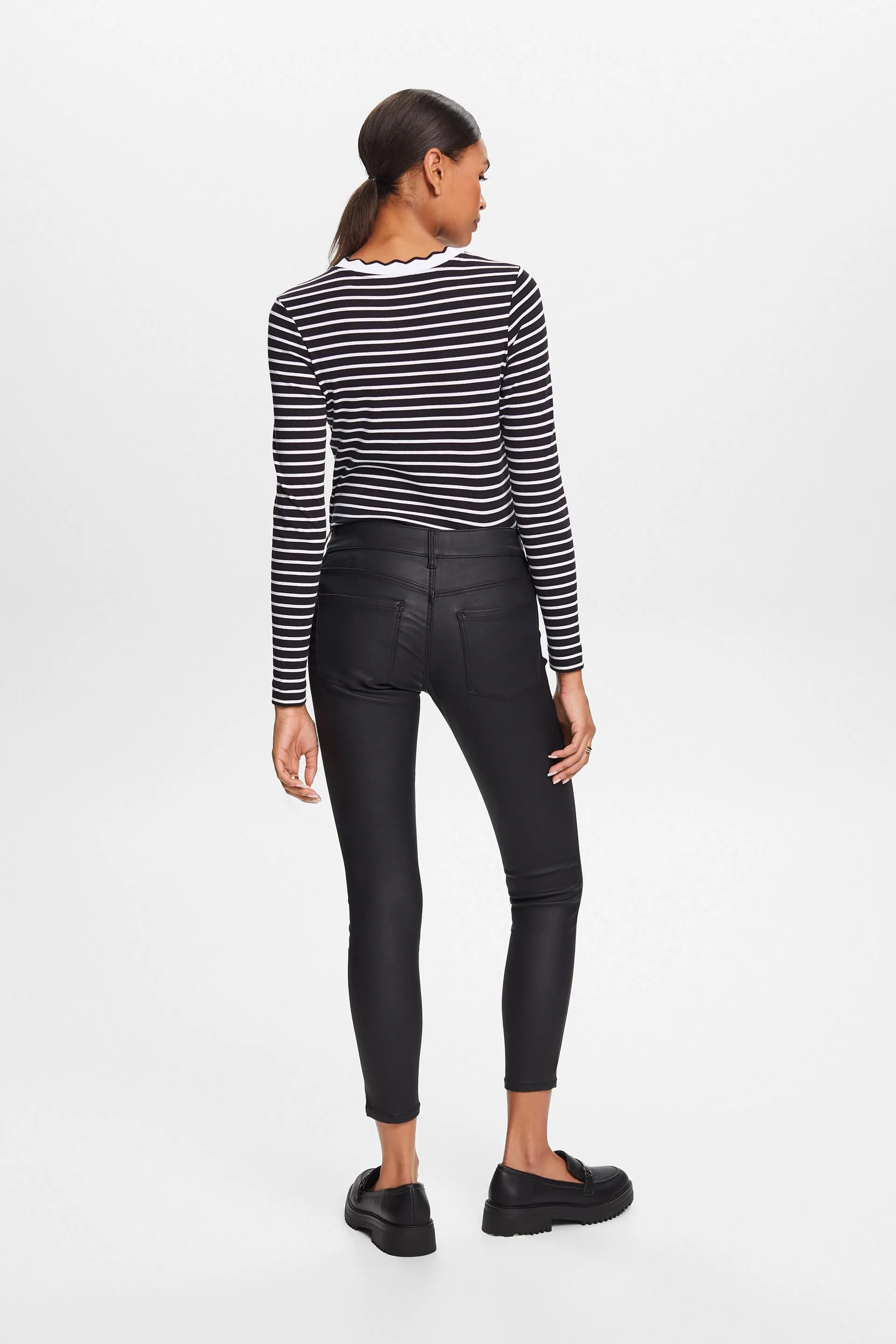 Pantaloni rivestiti a vita media e gamba skinny