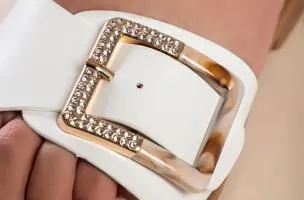 Sandali con fibbia in metallo, colore bianco