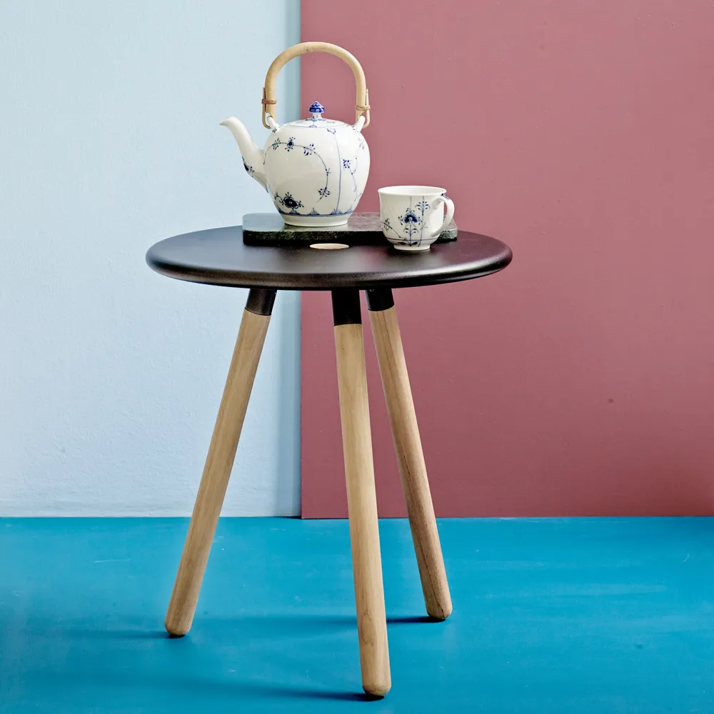 Tavolo/seggio Area Ø40 cm.js{font-size:18px}Bianco, gambe in teak
