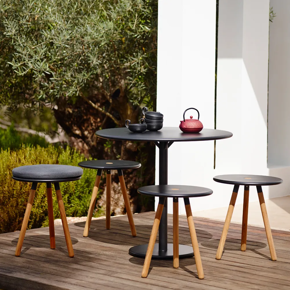 Tavolo/seggio Area Ø40 cm.js{font-size:18px}Bianco, gambe in teak